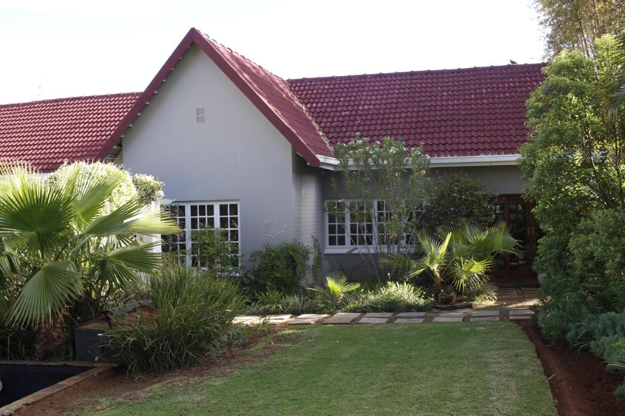 Villa De La Rosa Klerksdorp Buitenkant foto