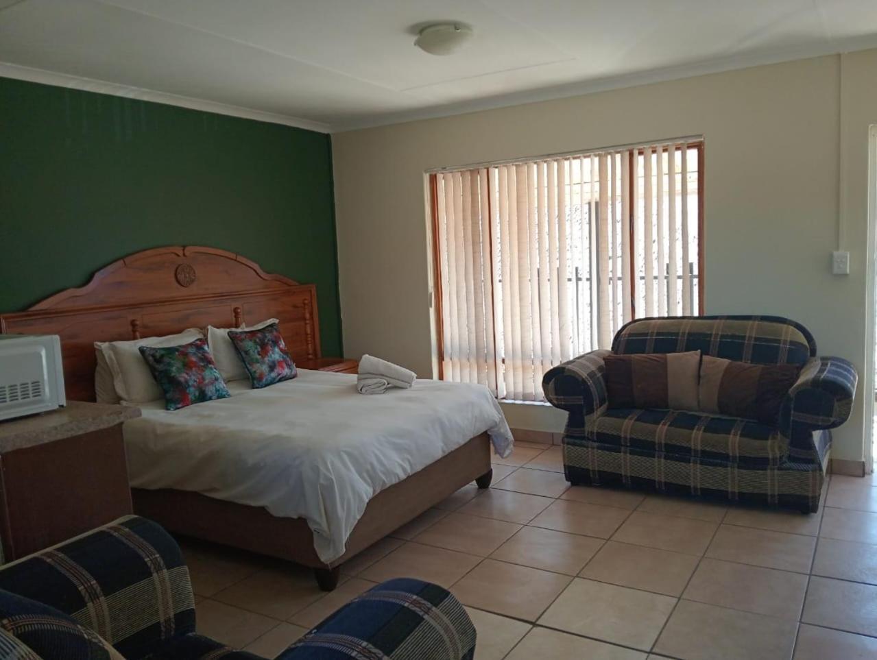 Villa De La Rosa Klerksdorp Buitenkant foto