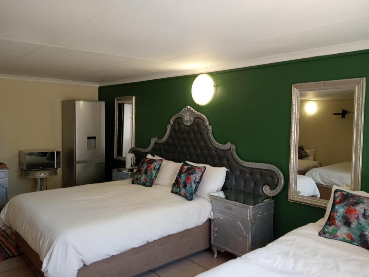 Villa De La Rosa Klerksdorp Buitenkant foto