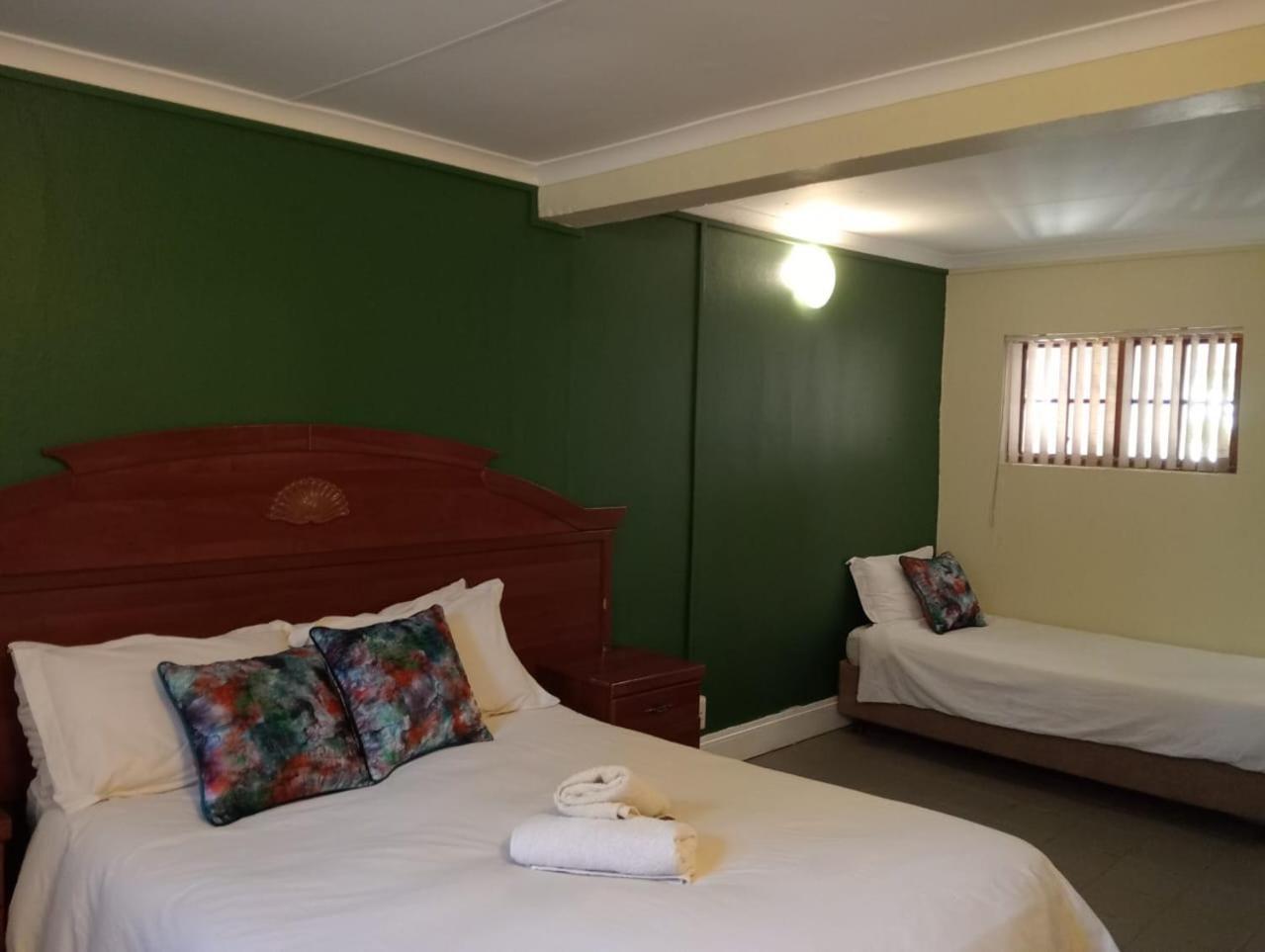Villa De La Rosa Klerksdorp Buitenkant foto