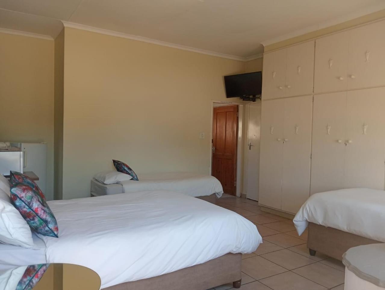 Villa De La Rosa Klerksdorp Buitenkant foto