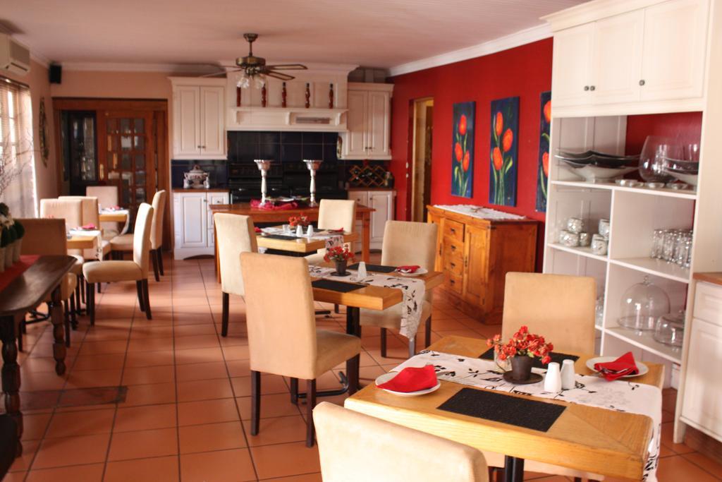 Villa De La Rosa Klerksdorp Buitenkant foto